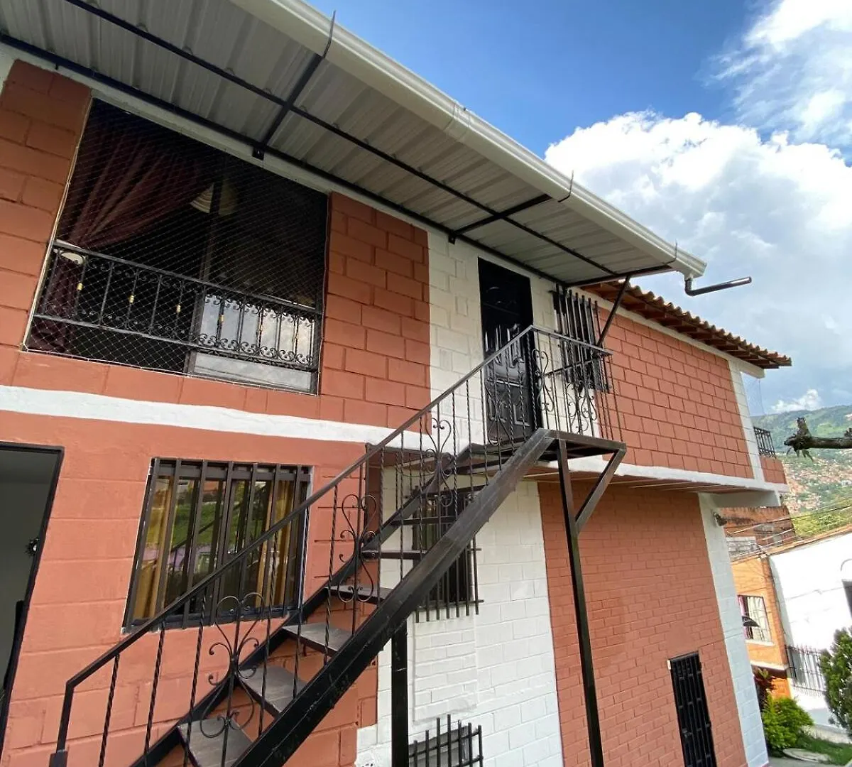 Acogedor Apartamento Cerca Al Tranvia 301 Медельин